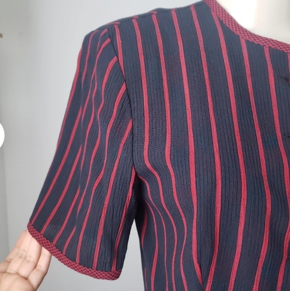 Vintage Petite Sophisticate 2 piece blazer and skirt - Picture 9 of 11